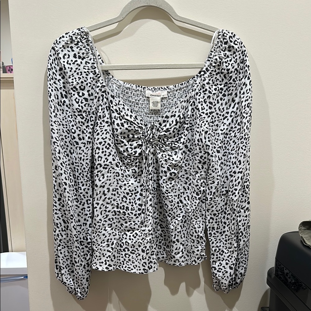 Urban Romantics Black & White Cheetah Print Long Sleeve shirt NWOT